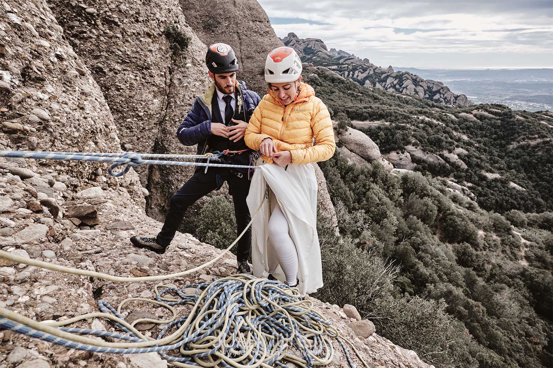 Climbers in Love, escalada en Montserrat, Fotografía de boda